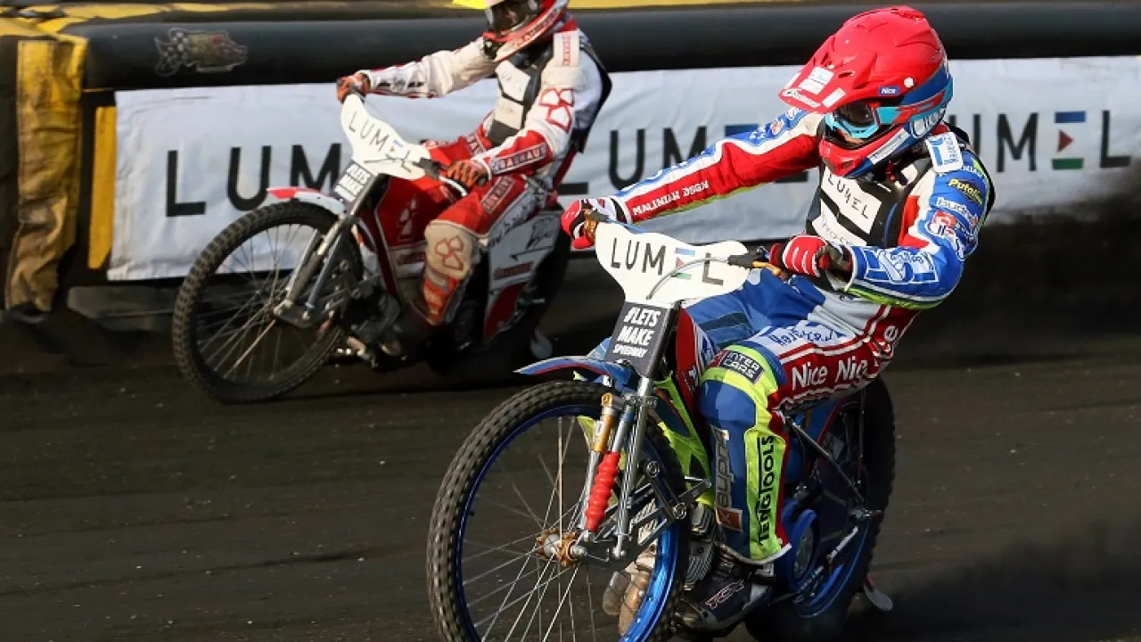 Kasprzak's back on the right tracks