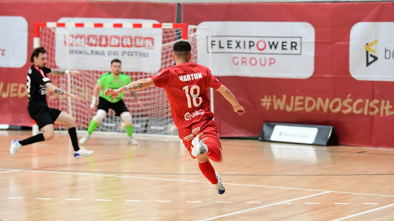 REMIS W ŚWIECIU. KOLEJNY DUBLET MARTONA.